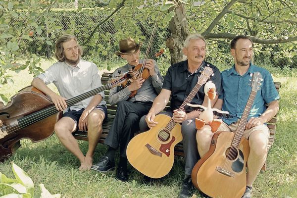 Pelikán trio.jpg